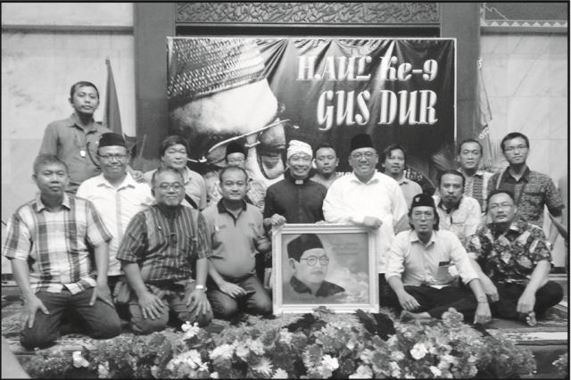 Yang Lebih Penting dari Politik adalah Kemanusiaan