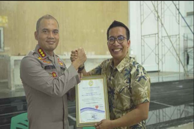 Kapolres Metro Kabupaten Bekasi Kunjungi Proyek Pembangunan Gereja Paroki Cikarang