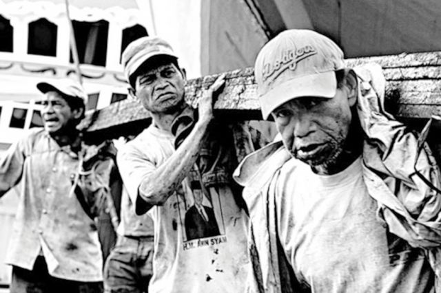 Memanusiakan Sesama melalui Kerja