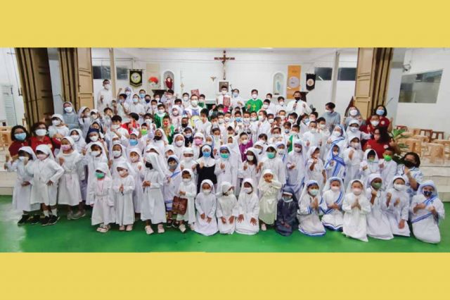 Keseruan Romo-Suster Cilik di Misa Perayaan Minggu Panggilan seDunia ke-59 di Paroki Cikarang