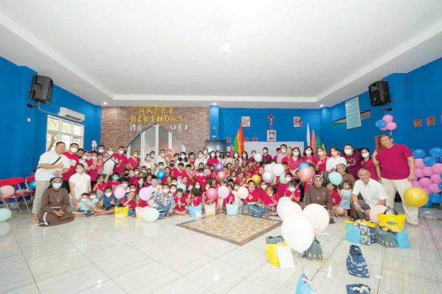 Berbagi Kasih Panti Asuhan Fioreti